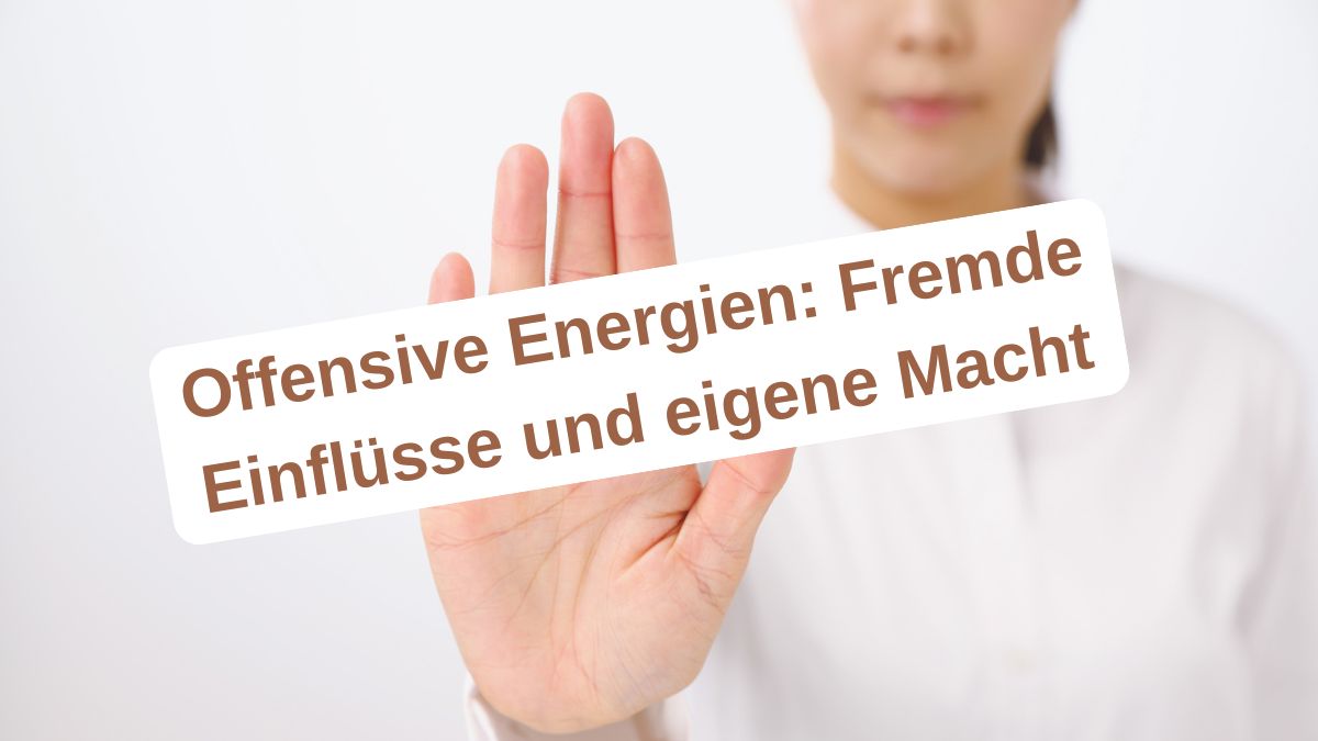 Abwehrende Hand vor dem Gesicht einer Frau als Symbol für fremde negative Einflüsse